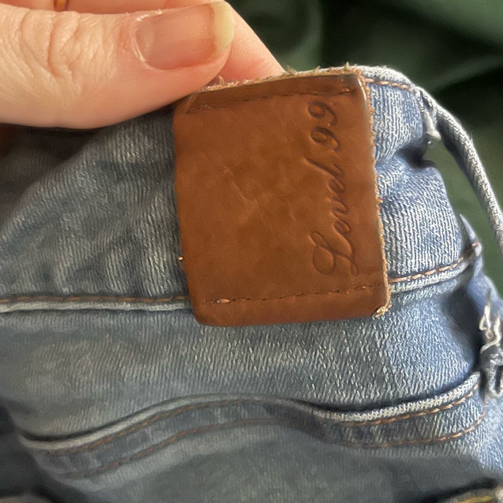 Low Rise Light Wash Jeans - Picture 6 of 7